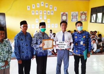 Penyerahan Piagam Penghargaan & Uang Pembinaan Duta Baca Kab. Lamandau