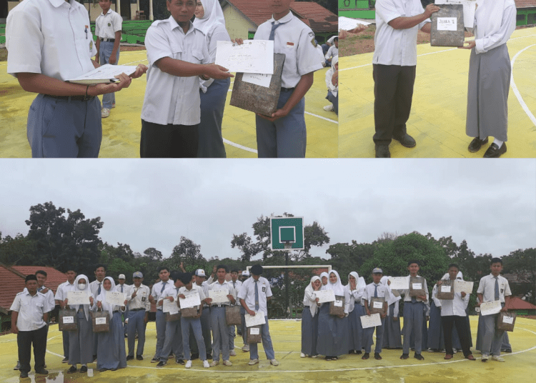 MAN Lamandau Adakan Pembagian Hadiah Class Meeting