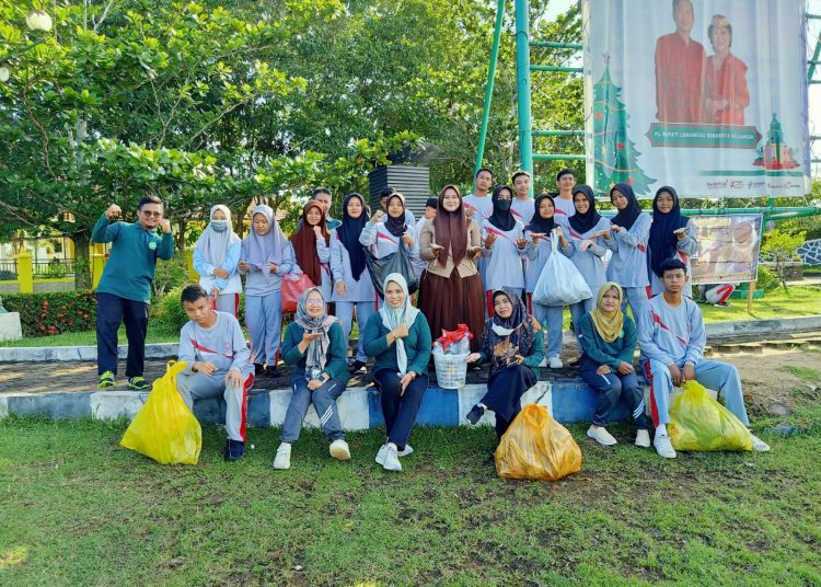 MAN Lamandau Suksekan Gerakan Pungut Sampah Camat Bulik