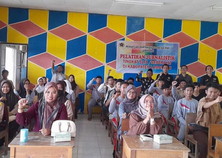 Pelatihan Jurnalistik PWI di MAN Lamandau : Menguak Rahasia 5W + 1H Dalam Berita