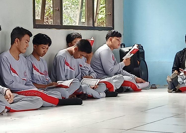 Kegiatan Yasinan & Tahlilan Jum’at Pagi Siswa-Siswi MAN Lamandau