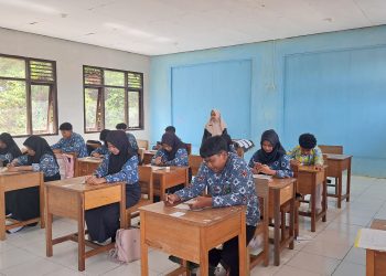 Pengawas Madrasah Lakukan Monitoring Penilaian Akhir Semester Ganjil di MAN Lamandau