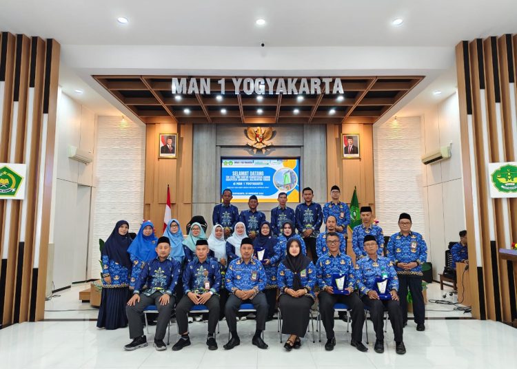 Kepala MAN Lamandau Bersama Rombongan Kemenag Kabupaten Lamandau Ikuti Studi Tour ke MAN 1 Yogyakarta