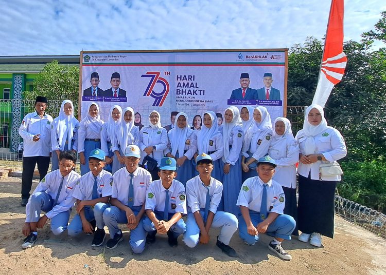 Peserta Didik dan PTK MAN Lamandau Ikuti Upacara Hari Amal Bhakti Kementerian Agama ke-79