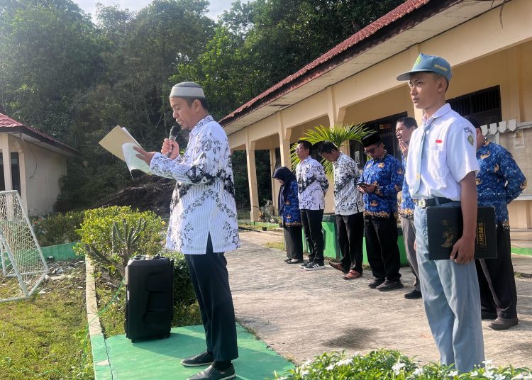 MAN Lamandau Laksanakan Upacara Hardiknas 2025