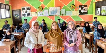 Pengawas Madrasah dan Kepala MAN Lamandau Laksanakan Supervisi Pembelajaran Bahasa Indonesia