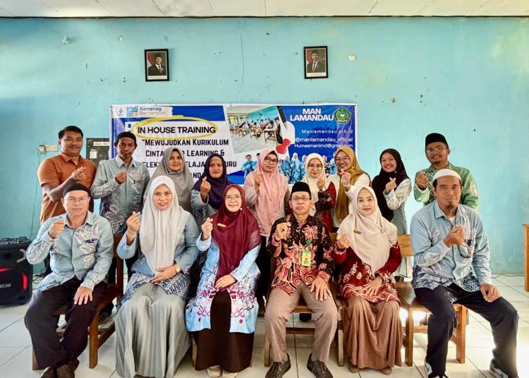 Kepala Seksi Pendidikan Islam Kemenag Lamandau Membuka Kegiatan In House Training “Mewujudkan Kurikulum Cinta: Deep Learning dan Refleksi Pembelajaran” di MAN Lamandau