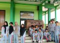 Siswa MAN Lamandau Laksanakan Jumat Bersih, Kelas XI-B Bersihkan Masjid Al-Barid