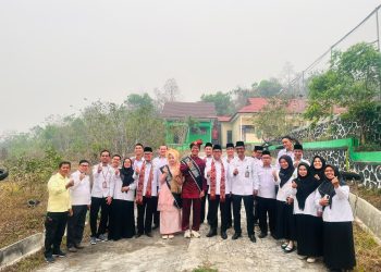 MAN Lamandau Terima Kunjungan Kakanwil Kemenag KalTeng, Tanam Pohon Matoa dalam Semangat Ekoteologi